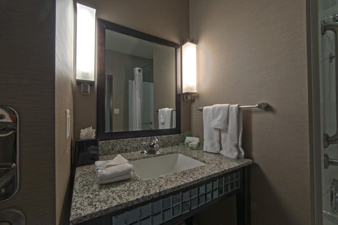 Holiday Inn Hotel & Suites Northwest San Antonio By Ihg Exterior photo